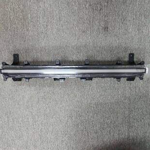 适用于2024-2025款现代SantaFe前中部贯穿式照明大灯92209-P6100