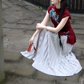 仙子狗尾巴花国风设计感气质百褶长裙高级感收腰毛衣朱红色刺绣