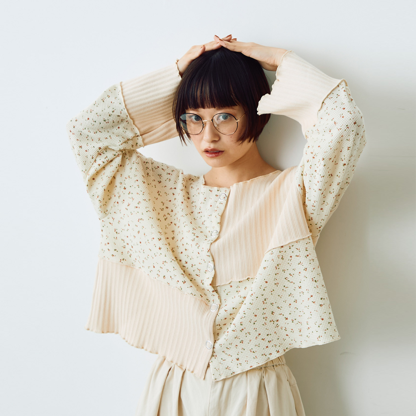 CRISP日系穿搭碎花针织布不对称拼接薄外套短款低圆领2025秋新款