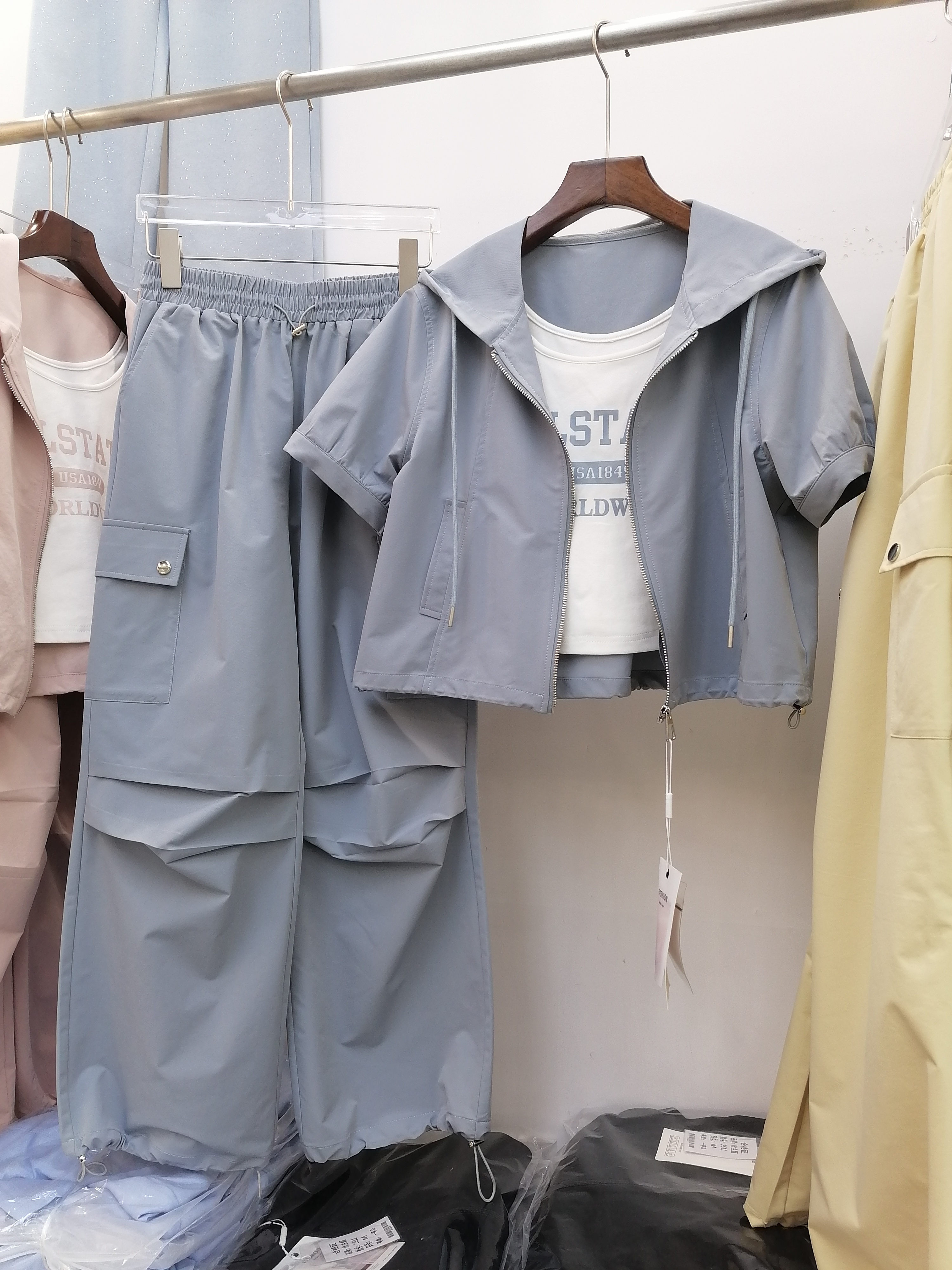 休闲短袖运动服套装女2025夏季新款显瘦短款拉链上衣卫裤两件套潮