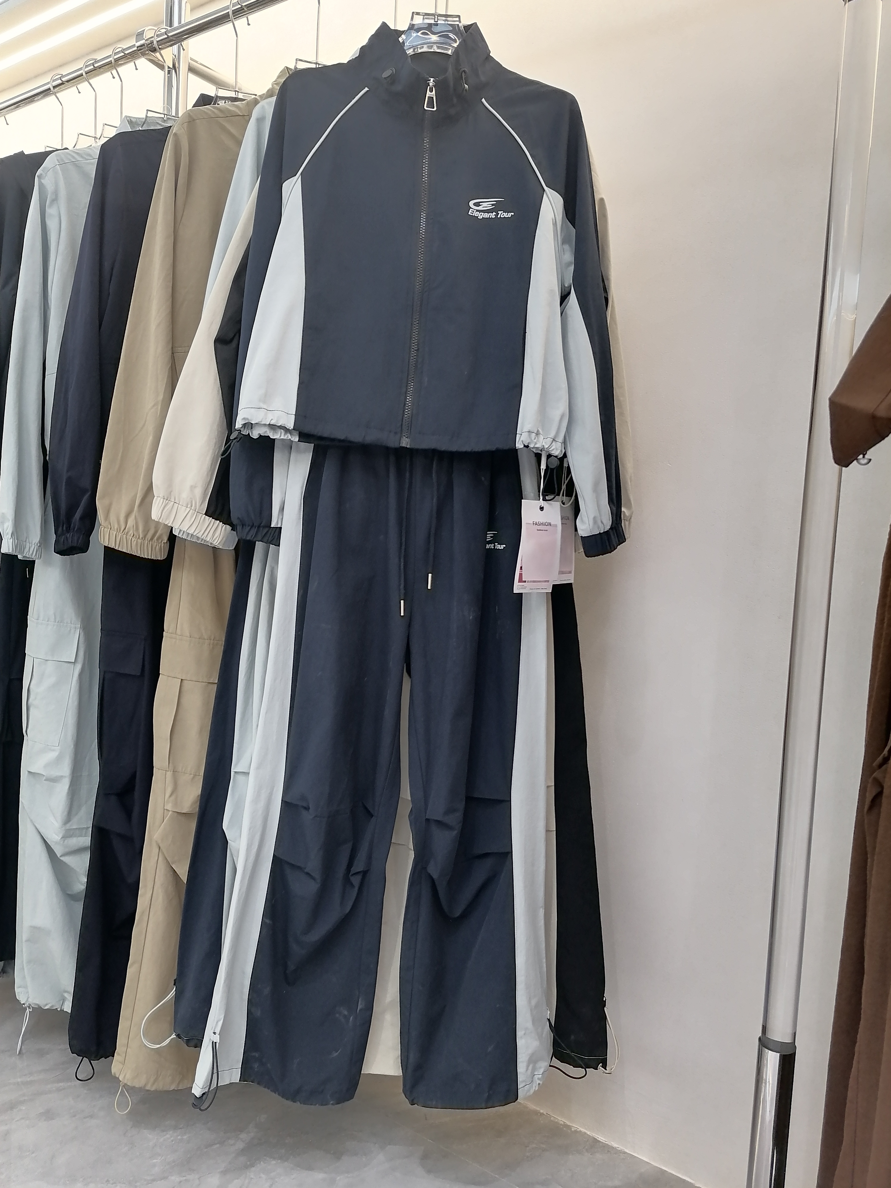 2025欧韩休闲运动套装女拼色长袖冲锋衣外套阔腿长裤显瘦两件套裤