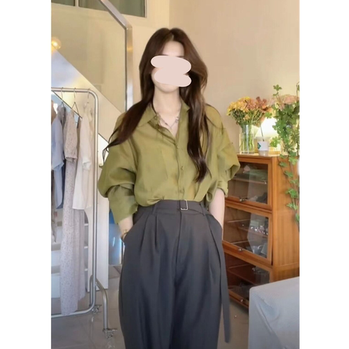无比衬白皙|束草绿港风套装