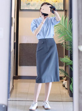 体制内穿搭| 雾蓝色立领短袖衬衫烟灰色高腰半身裙通勤职场女套装