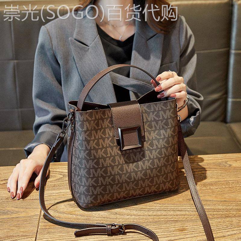 香港女包包新款时尚大方印花大容量水桶包单肩手提包百搭斜挎包潮