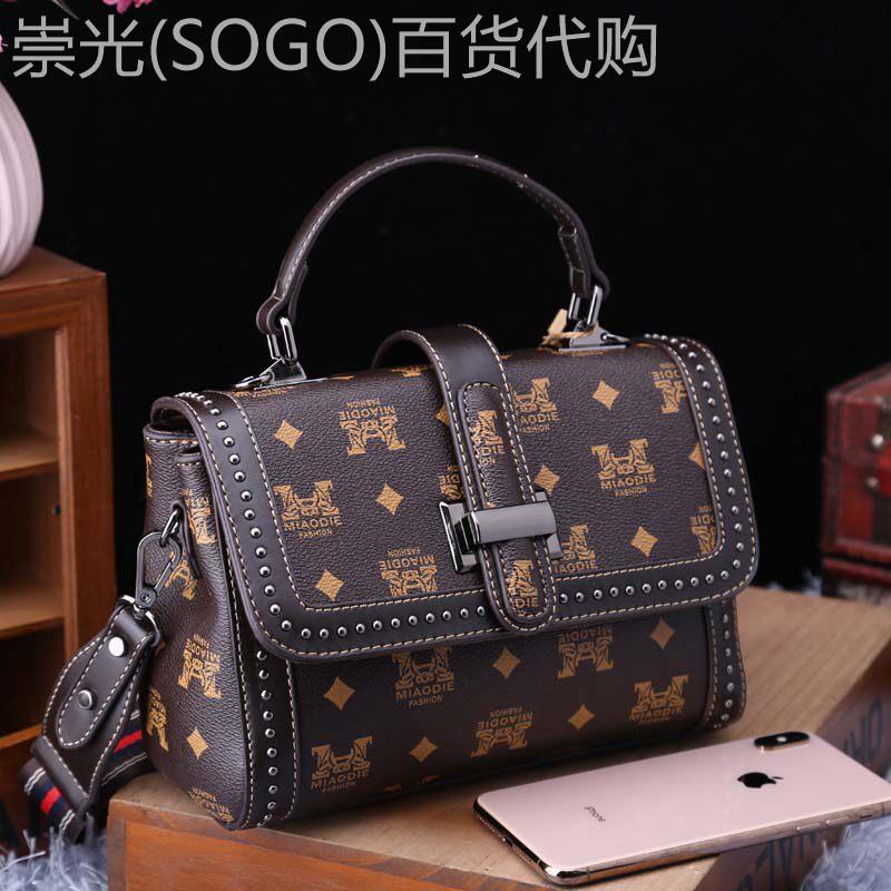 香港真皮女包新款时尚简约正品品牌包休闲百搭宽肩带斜挎小包潮牌