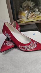 三都水族马尾绣婚鞋女新娘中式刺绣婚纱两穿高跟鞋低跟粗跟细跟