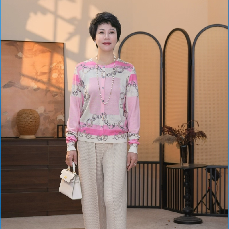2025新款女春秋羊毛衫中年妈妈洋气薄款针织开衫外套端庄大气套装