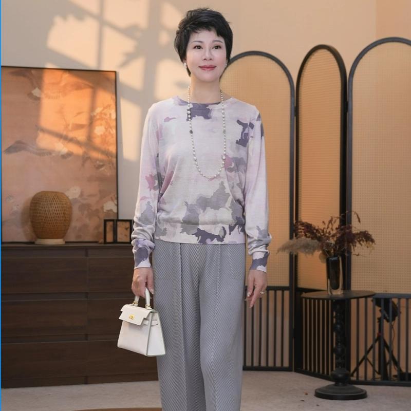 2025新款中年妈妈羊毛衫春秋薄款套头打底衫印花时尚外穿针织衫女