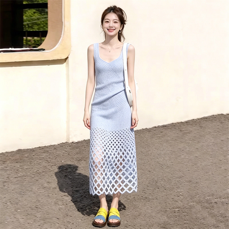 蓝色背心吊带连衣裙女2026夏季新款特别漂亮掐腰巨好看无袖长裙子