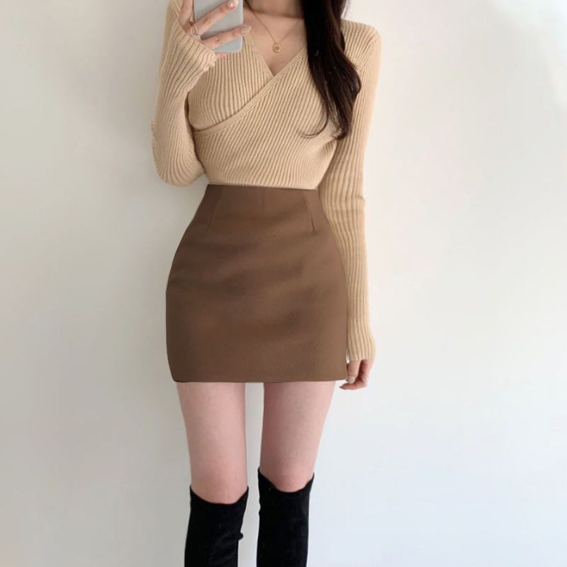 黑色毛呢半身裙女秋冬季短裙2025新款高腰一步裙包臀百搭显瘦裙子