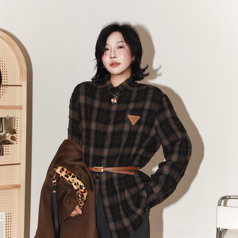 手工对格裁剪翻领羊毛格子衬衫