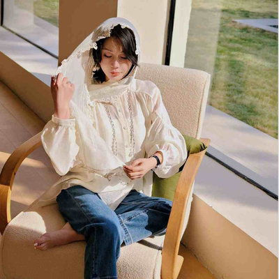 温柔通勤圆领缩褶衬衫