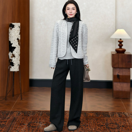 PENNYPENG小糖豆 银白色设计感钉珠羊绒开衫 DG01019