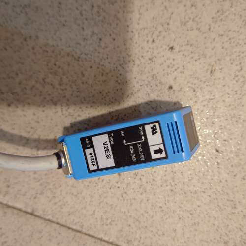 请询价；德国进口西克SICK光电传感器，型号V2EX，几乎全新。工作