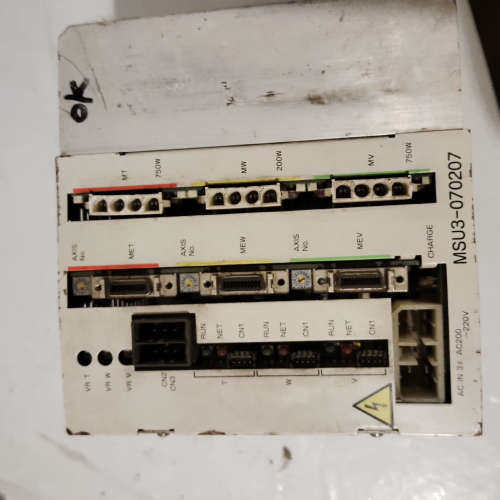请询价；机械手MSU3-070207伺服器。外壳有变形。正常使用。配