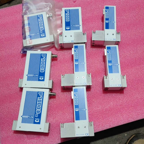 请询价；富士金FujiKin流量计P7000D系列，全新没有使用过，