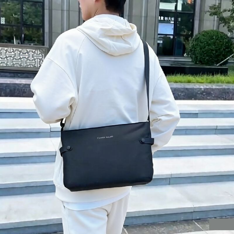 2026软滑皮膜防泼水方形男式单肩斜挎大学生上课书本文件工作背包