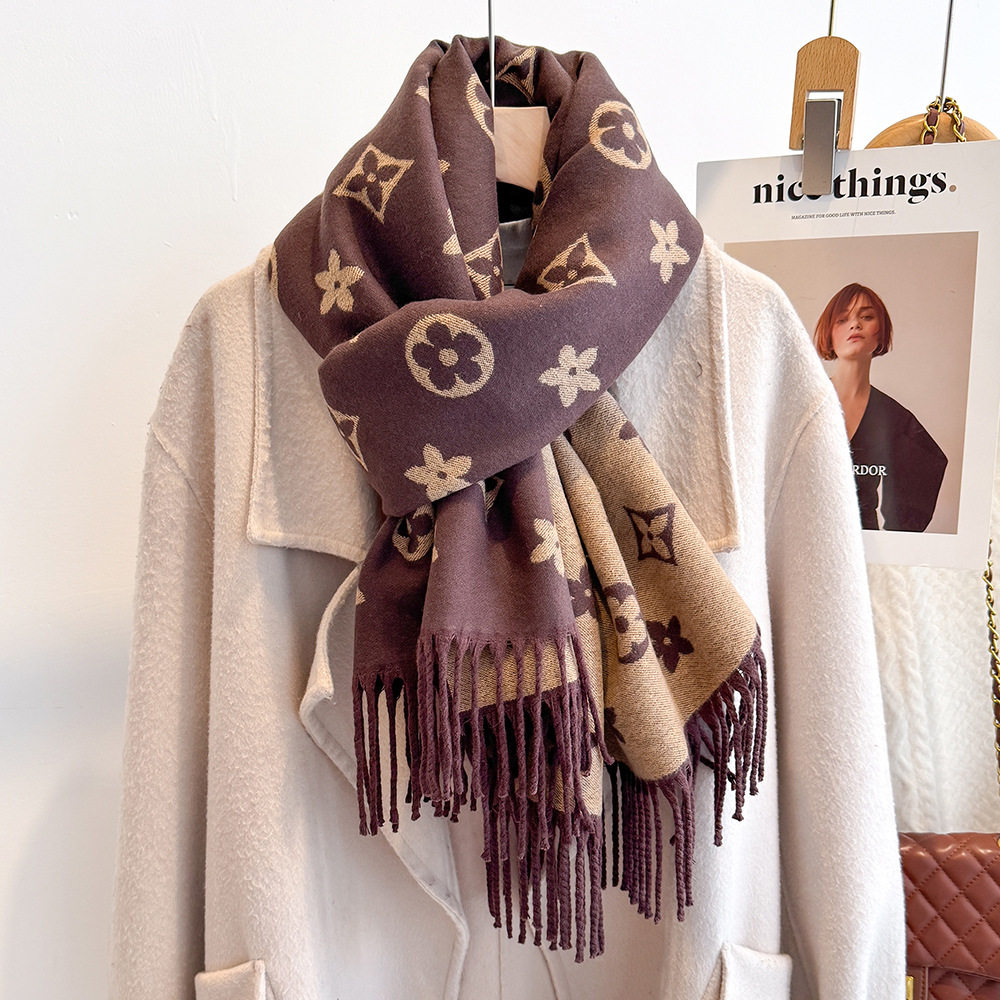 欧美五角花流苏围巾女2025新款仿羊绒高级感披肩两用冬天保暖围脖