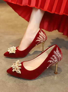 绝美婚鞋秀禾婚纱两穿2025新款中式结婚新娘订婚红色高跟鞋绣花鞋