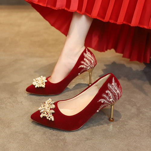 绝美婚鞋秀禾婚纱两穿2025新款中式结婚新娘订婚红色高跟鞋绣花鞋