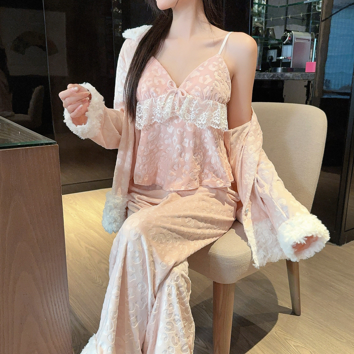 丝绒睡衣女性感吊带长裤长袖可外穿加厚保暖豹纹高级感秋冬三件套