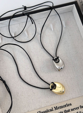 同款金色豆豆黑皮绳项链女小众简约高级感毛衣链2024新款配饰