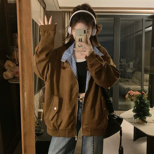 咖色麂皮绒短款外套女装秋季超好看高级感格子拼接开衫棒球服夹克