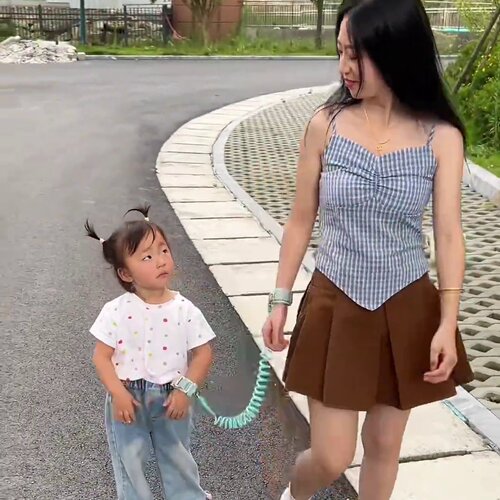 网红同款儿童防走失腰带两用牵引绳防丢手环安全外出宝宝绳遛娃神