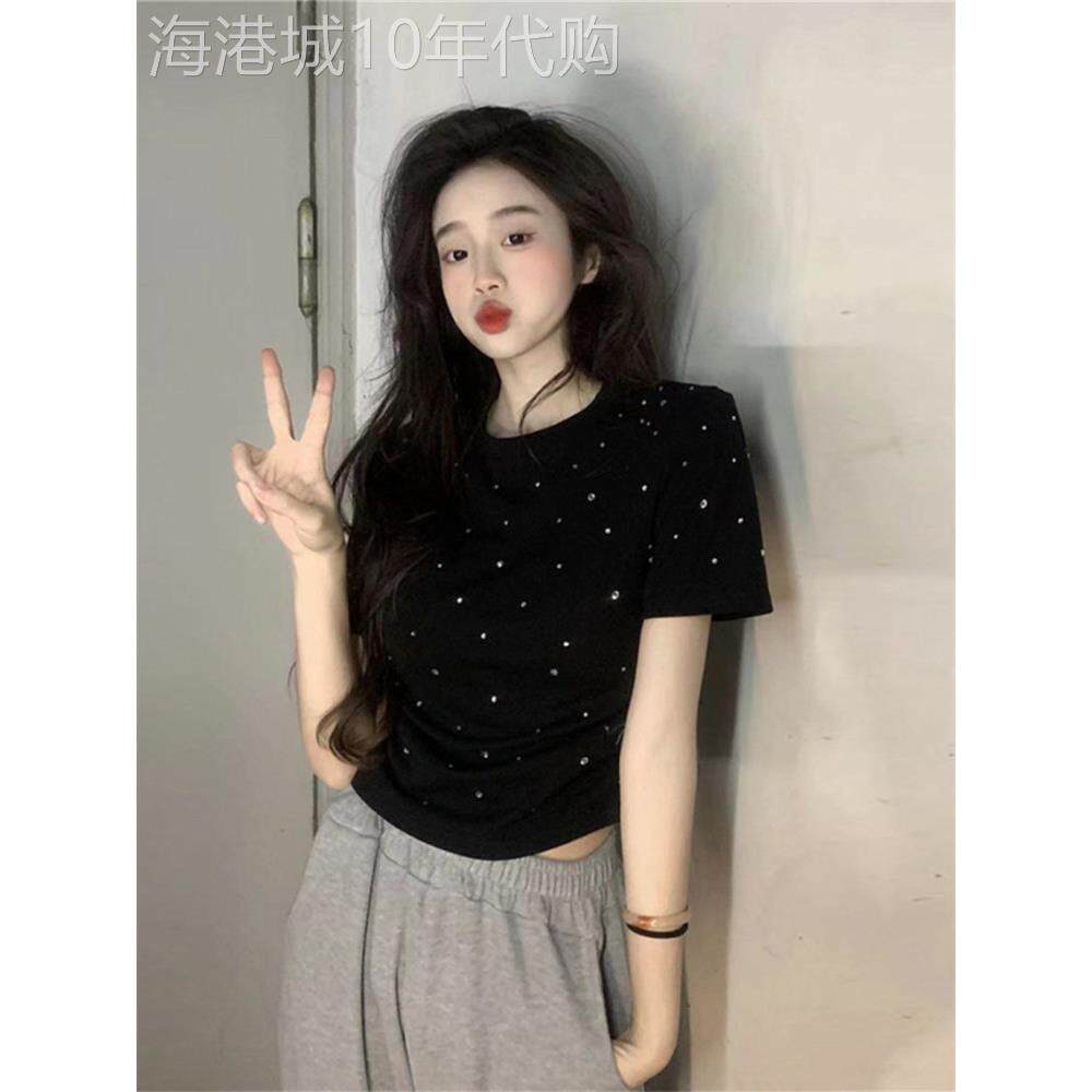 黑色正肩短袖t恤女夏季设计感波点镶钻T恤修身弧形下摆短款小衫
