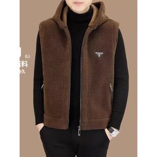 羊羔绒男士马甲秋冬季2025新款皮毛一体加厚保暖连帽坎肩毛呢外套