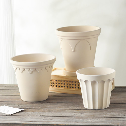 奶油风米白色陶瓷简约透气花盆