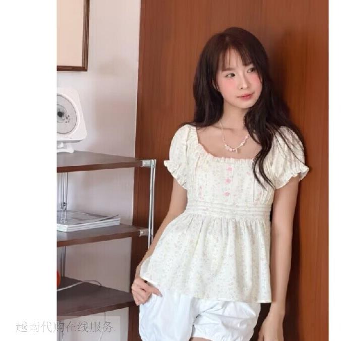 越家代越南小众sixi新款U领胸前褶皱排扣碎花泡泡袖上衣短裤套装