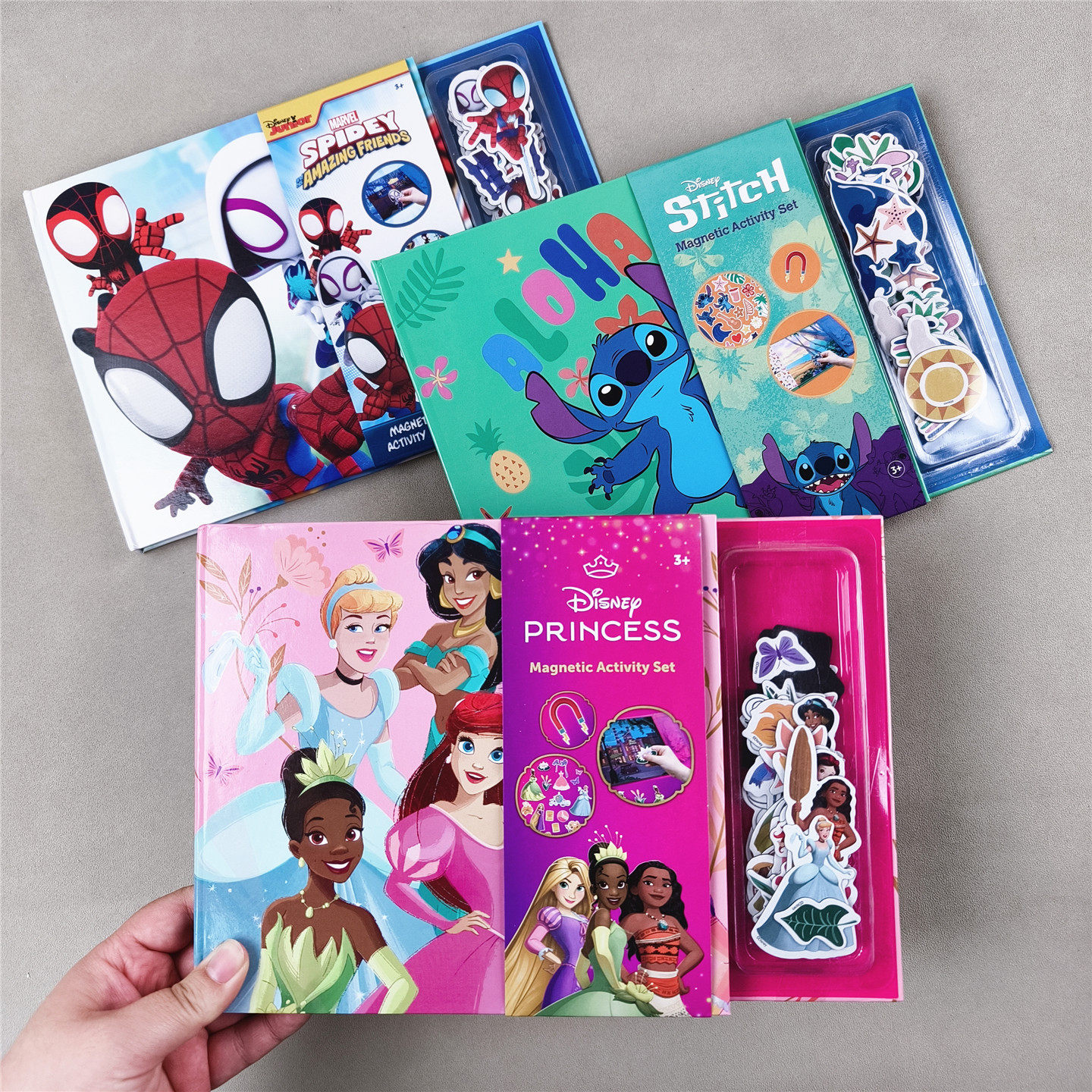 出口外单迪士尼公主史迪仔蜘蛛侠带场景磁吸贴游戏本儿童益智玩具