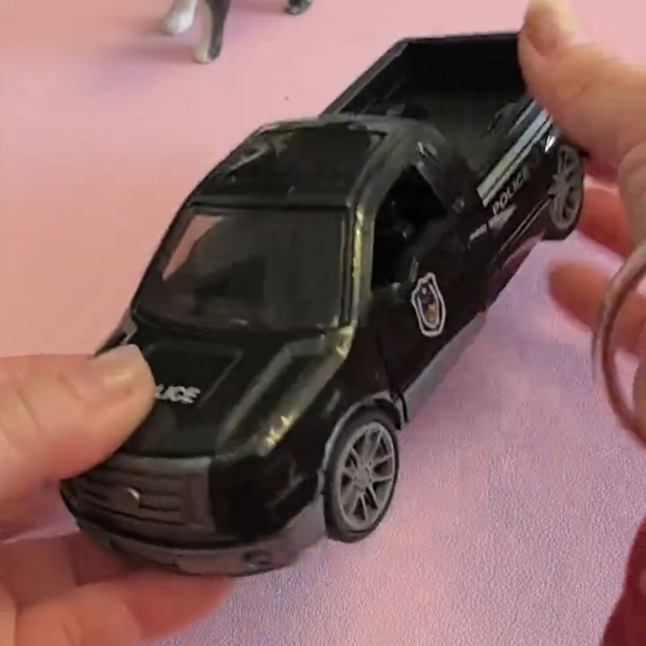 惯性跑车1:32汽车模型灯光音效可开门警察查皮卡车儿童车模型批发