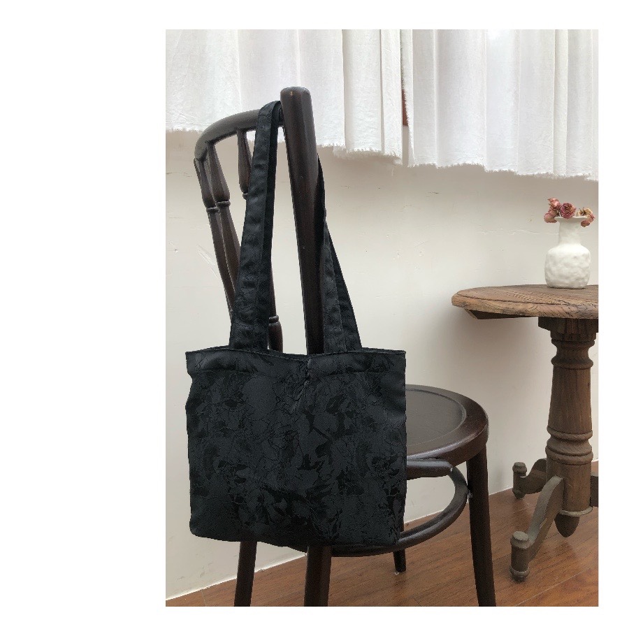 法式复古黑色明暗纹理提花单肩包