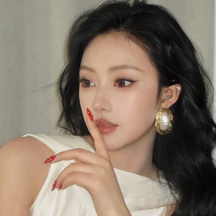 新娘2025新款 夸张珍珠金色大耳钉耳环高级感气质婚纱旅拍大气耳饰