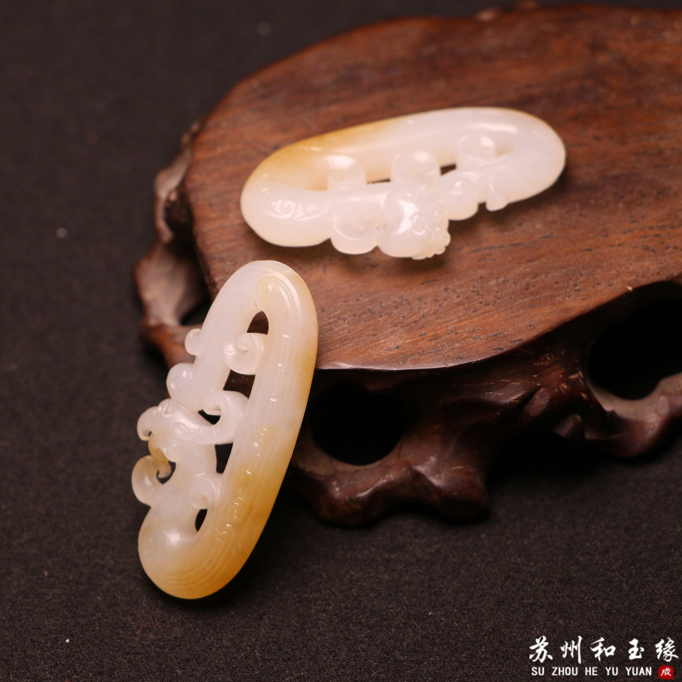 苏州和玉缘25.3克新疆和田玉且末金山糖白龙凤玉佩苏工玉石挂件