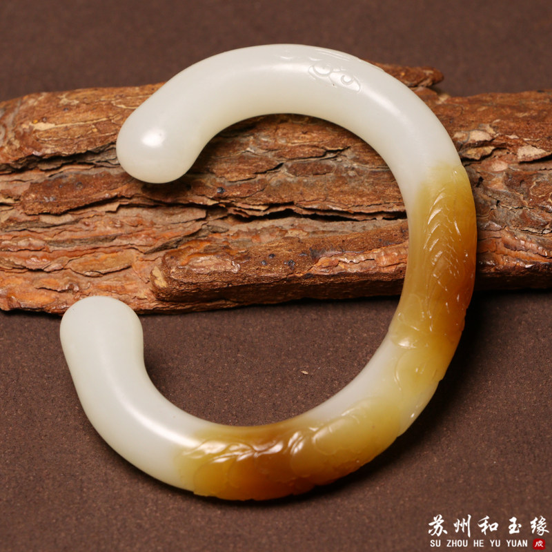 新疆和田玉且末金山矿糖白C镯手镯女款复古玉石苏工高货精美手饰