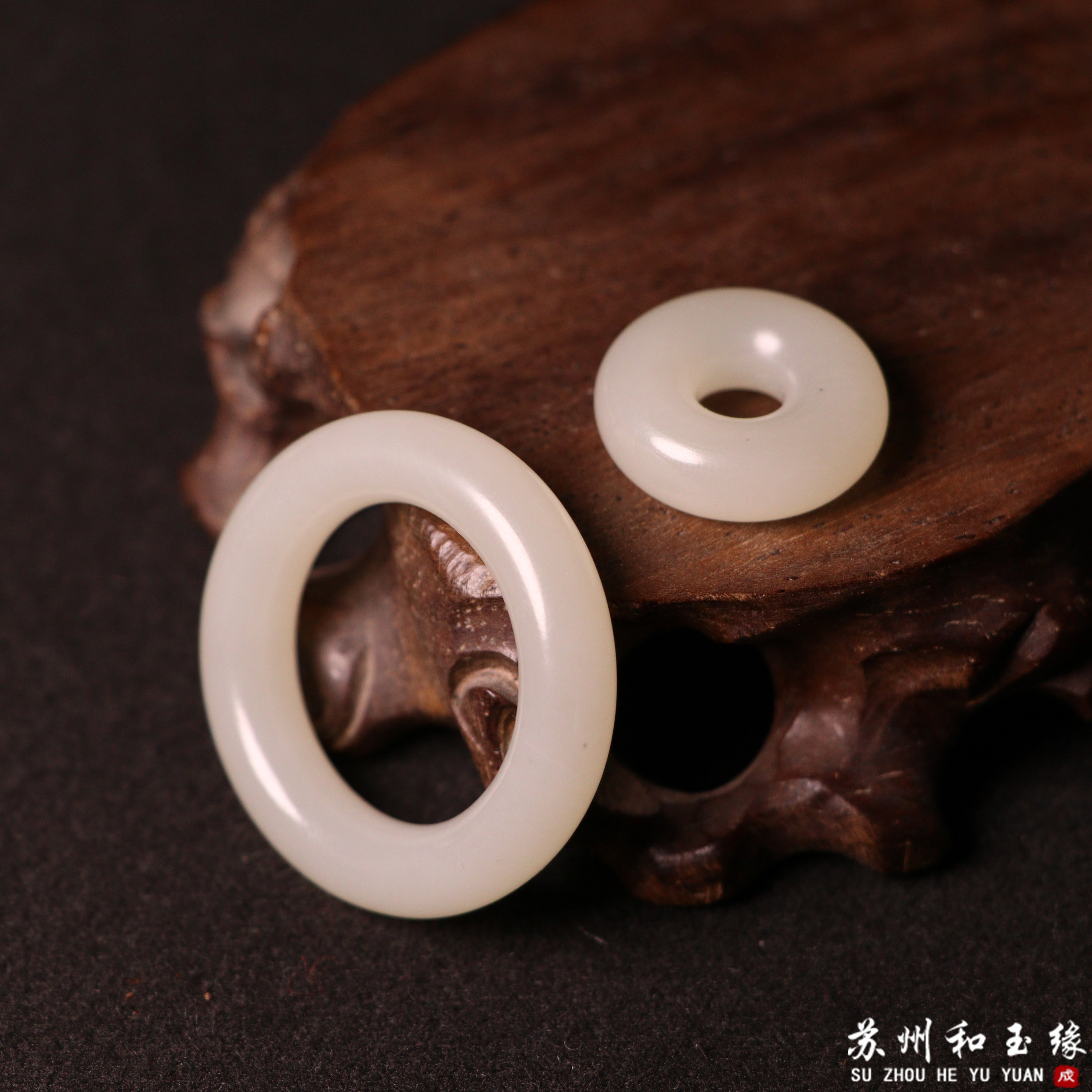 苏州和玉缘17克新疆和田玉且末金山白玉子母扣男女同款玉石挂件