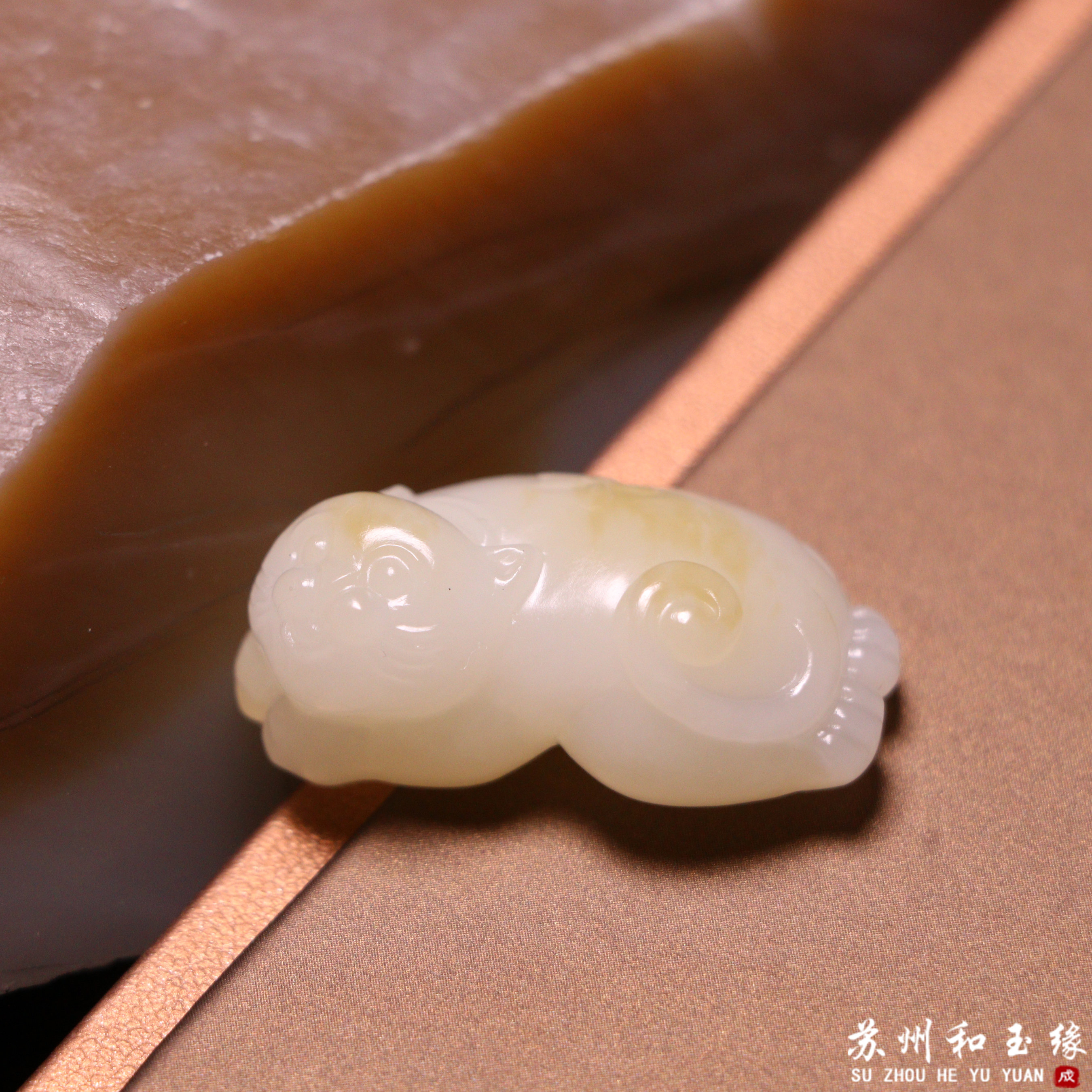 苏州和玉缘13.5克新疆和田玉且末金山糖白招财猫玉石挂件苏工工艺