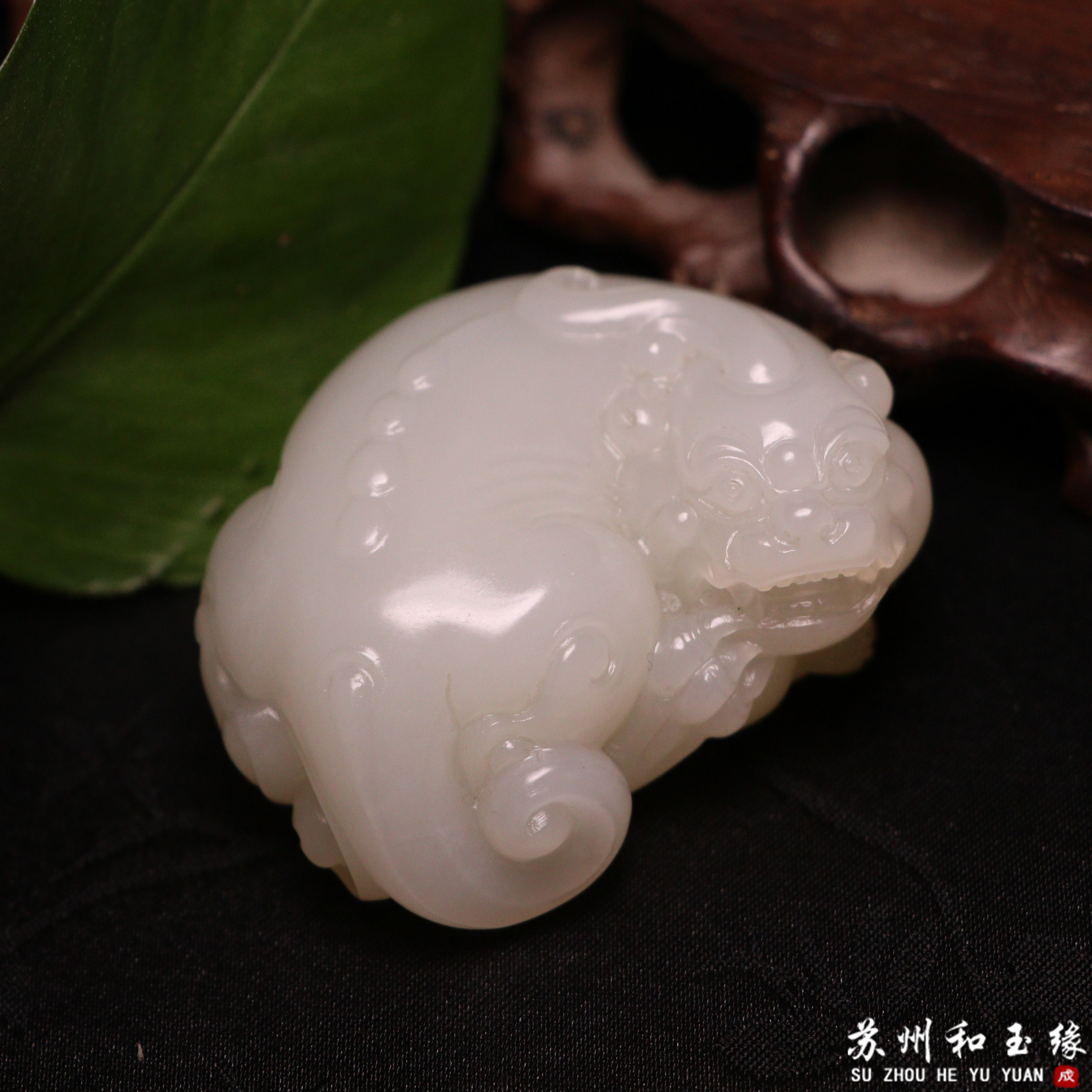 苏州和玉缘78.6克新疆和田玉且末金山白玉貔貅男士手把玉石挂件