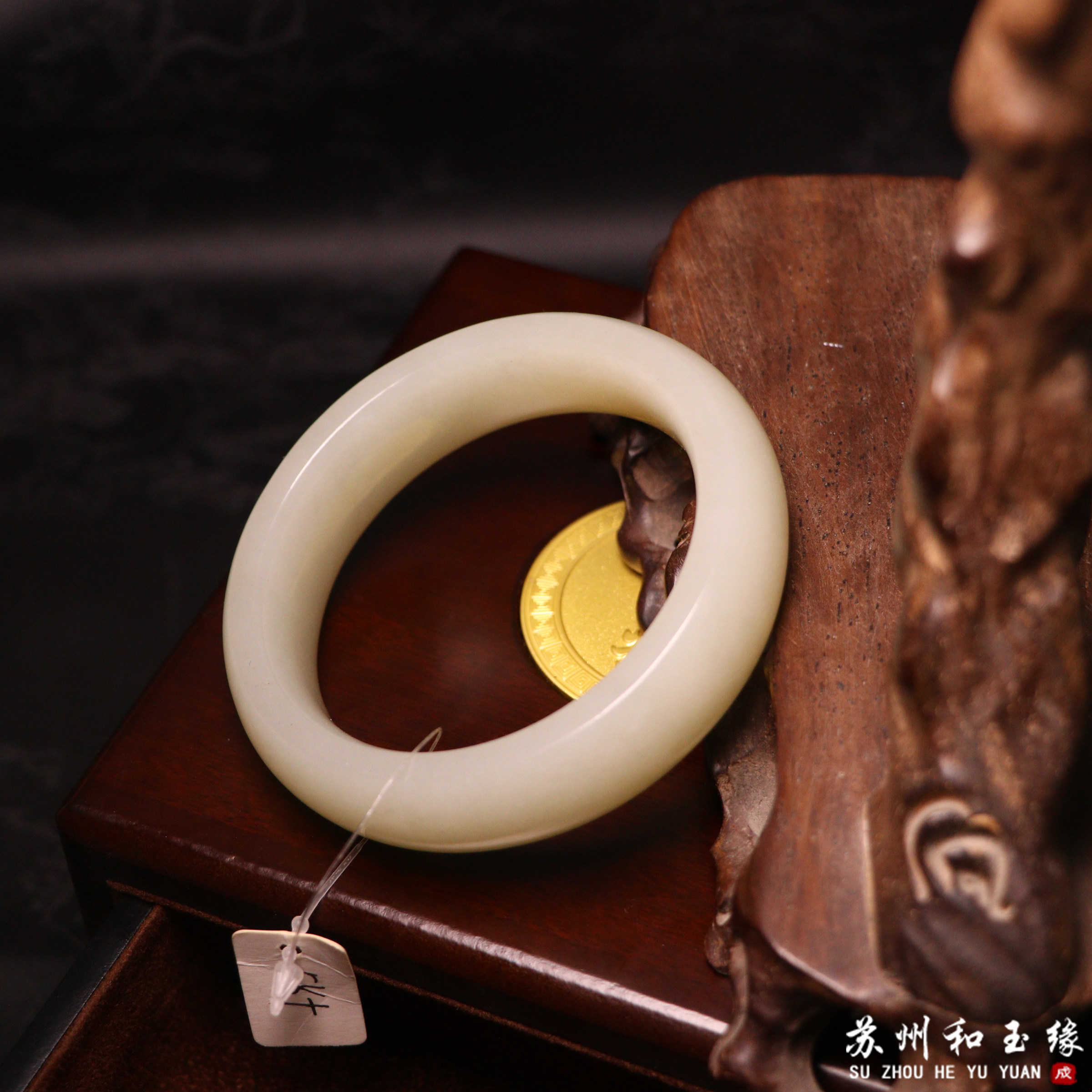 苏州和玉缘58圈口新疆和田玉且末白皮料女士轮胎手镯苏工工艺女款