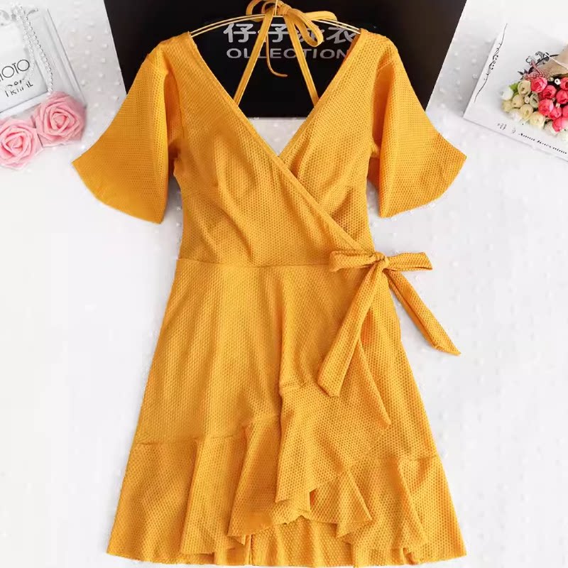 短袖荷叶边黄色泳衣女连体裙式保守平角遮肚温泉V领胖mm显瘦大码