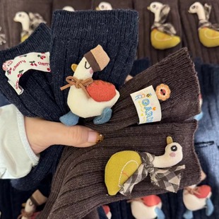 秋冬立体玩偶鸭子卡通咖色美拉德色系AB不对称外穿加厚中筒袜潮袜