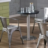 Стол переговоров о ненормальном роскошном кафе из нержавеющей стали.