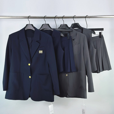 柏多伊俪西服马甲短裙小香风套装