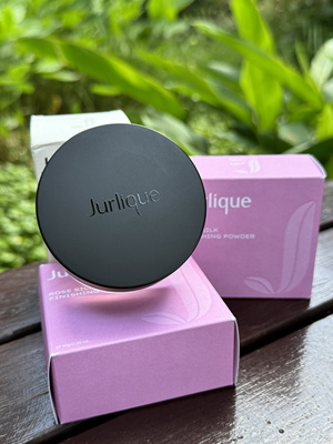 jurlique茱丽/茱莉蔻 玫瑰蚕丝蜜粉散粉10g 平衡定妆修正肤色