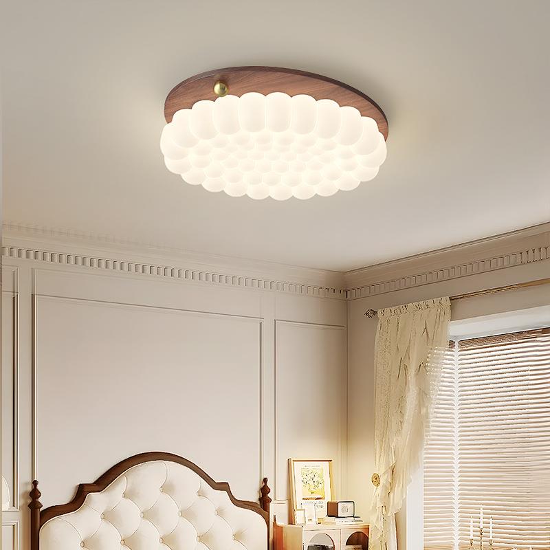 房间吸顶灯中古风护眼全光谱实木灯设计师复古艺术温馨泡泡卧室灯