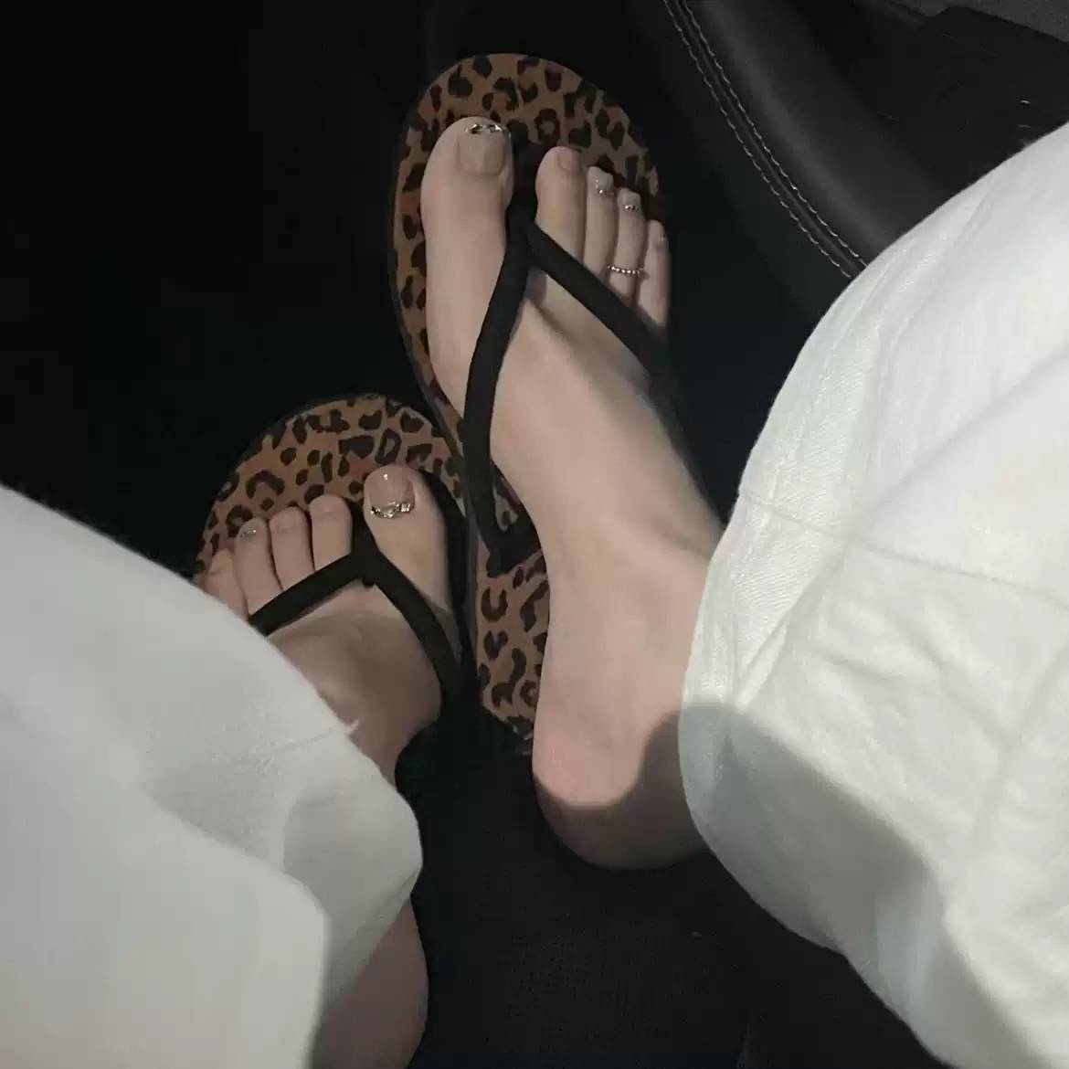 踩屎感豹纹人字拖女外穿夏季时尚