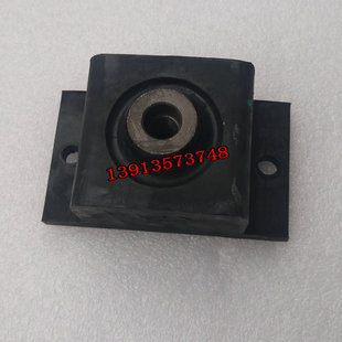 徐工3吨4吨双钢轮压路机发动机减震胶块 XMR303 底角垫XMR30E403S